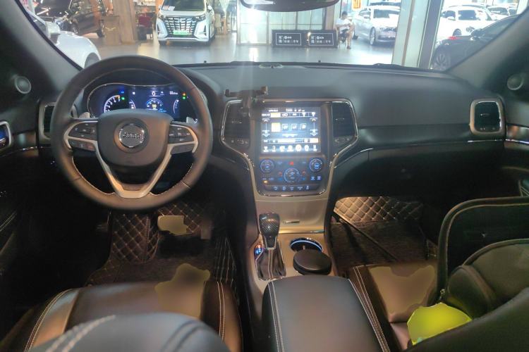 Used Jeep Grand Cherokee 2017 3.0L Comfort Navigation Edition Center Console