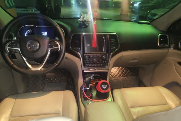 Used Jeep Grand Cherokee 2017 3.6L Elite Navigation Edition Center Console