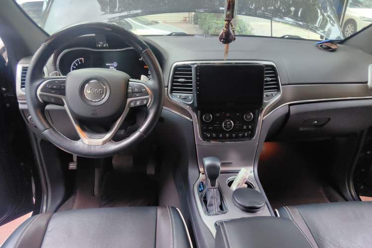Used Jeep Grand Cherokee 2017 3.6L Luxury Navigation Edition Center Console