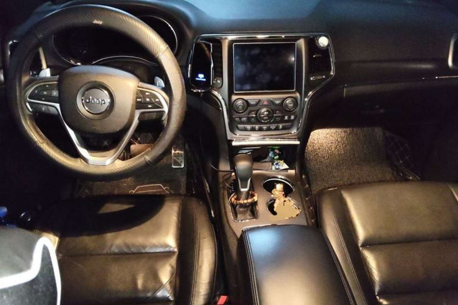 Used Jeep Grand Cherokee 2017 3.0L Comfort Navigation Edition Center Console
