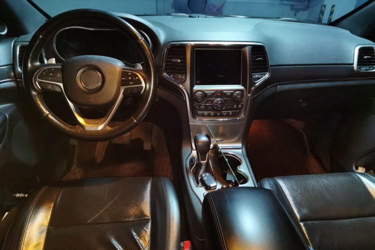 Used Jeep Grand Cherokee 2017 3.0L Elite Navigation Edition Center Console