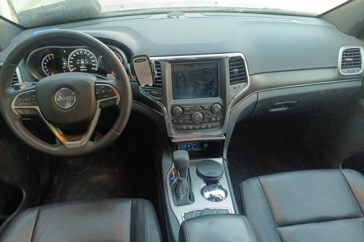 Used Jeep Grand Cherokee 2017 3.6L Elite Navigation Edition Center Console