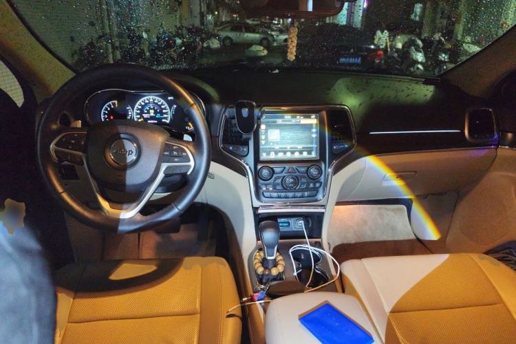 Used Jeep Grand Cherokee 2017 3.6L Elite Navigation Edition Center Console