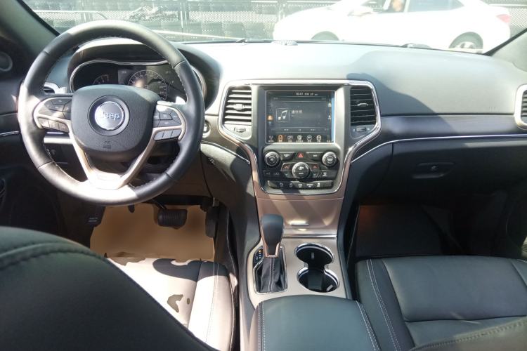 Used Jeep Grand Cherokee 2017 3.0L Comfort Navigation Edition Center Console