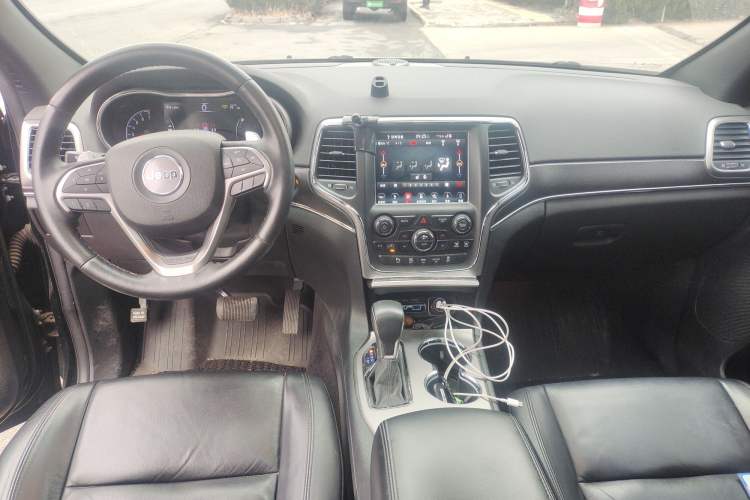 Used Jeep Grand Cherokee 2017 3.6L Elite Navigation Edition Center Console