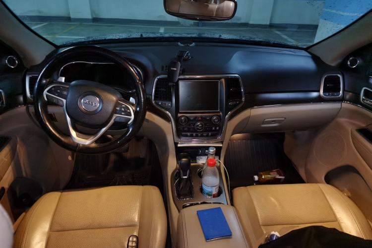 Used Jeep Grand Cherokee 2017 3.6L Luxury Navigation Edition Center Console