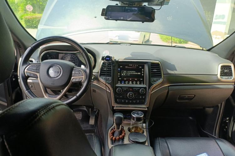 Used Jeep Grand Cherokee 2017 3.0L Elite Navigation Edition Center Console