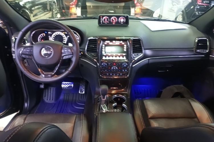 Used Jeep Grand Cherokee 2017 3.0L Elite Navigation Edition Center Console