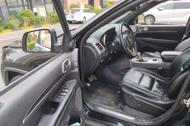 Used Jeep Grand Cherokee 2017 3.0L Comfort Navigation Edition Driver Seat