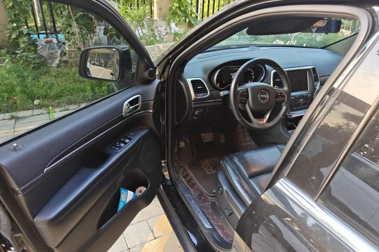 Used Jeep Grand Cherokee 2017 3.0L Comfort Navigation Edition Driver Seat