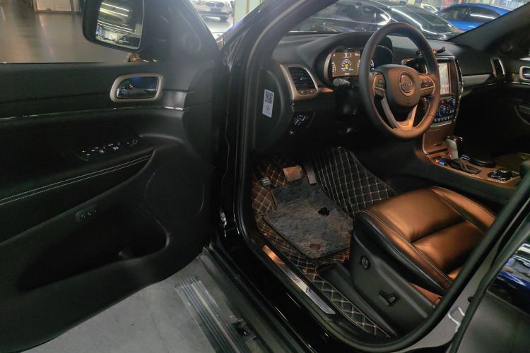 Used Jeep Grand Cherokee 2017 3.0L Comfort Navigation Edition Driver Seat