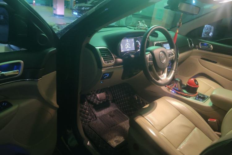 Used Jeep Grand Cherokee 2017 3.6L Elite Navigation Edition Driver Seat