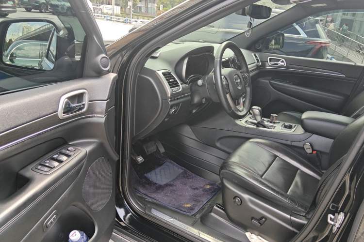 Used Jeep Grand Cherokee 2017 3.0L Elite Navigation Edition Driver Seat