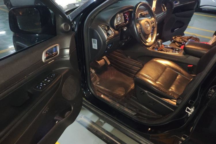 Used Jeep Grand Cherokee 2017 3.0L Elite Navigation Edition Driver Seat