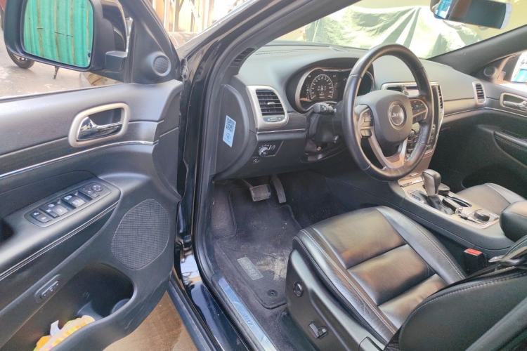 Used Jeep Grand Cherokee 2017 3.6L Elite Navigation Edition Driver Seat