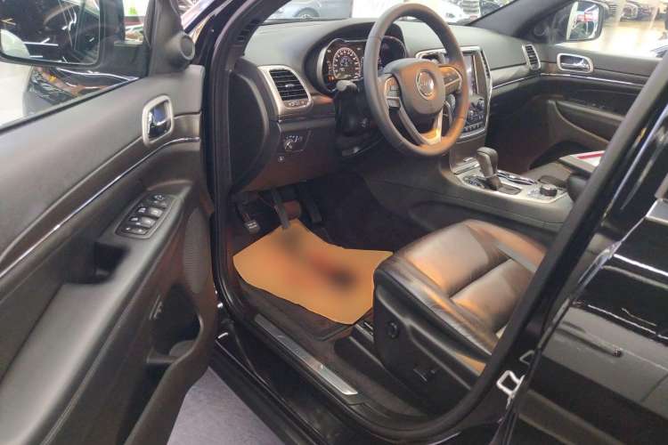 Used Jeep Grand Cherokee 2017 3.0L Comfort Navigation Edition Driver Seat