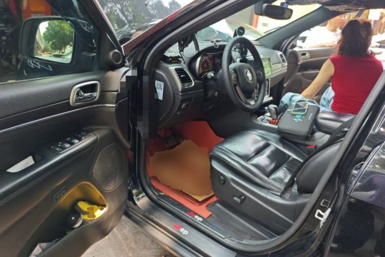 Used Jeep Grand Cherokee 2017 3.0L Comfort Navigation Edition Driver Seat