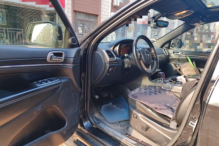 Used Jeep Grand Cherokee 2017 3.6L Elite Navigation Edition Driver Seat
