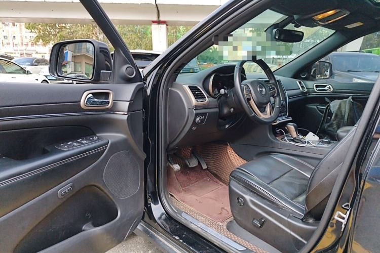 Used Jeep Grand Cherokee 2017 3.0L Elite Navigation Edition Driver Seat