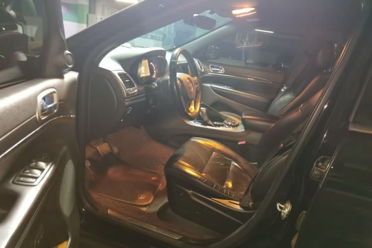Used Jeep Grand Cherokee 2017 3.0L Elite Navigation Edition Driver Seat