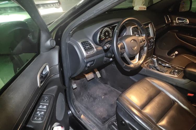 Used Jeep Grand Cherokee 2017 3.0L Comfort Navigation Edition Driver Seat