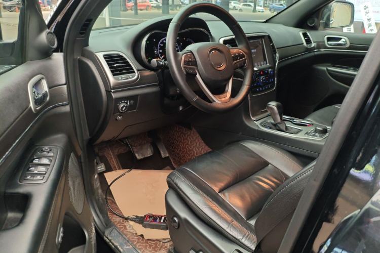 Used Jeep Grand Cherokee 2017 3.0L Comfort Navigation Edition Driver Seat