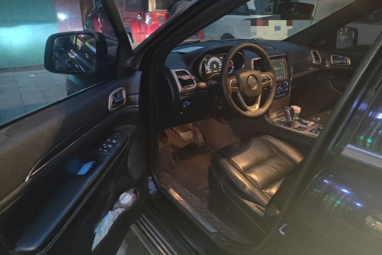 Used Jeep Grand Cherokee 2017 3.0L Comfort Navigation Edition Driver Seat