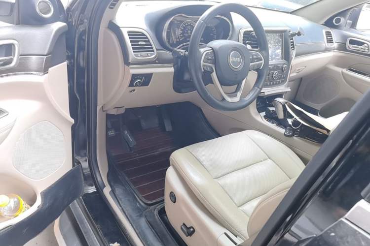Used Jeep Grand Cherokee 2017 3.6L Elite Navigation Edition Driver Seat