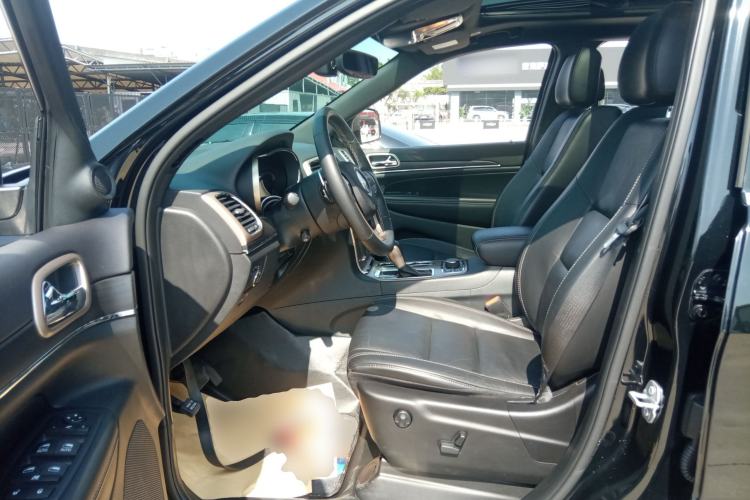 Used Jeep Grand Cherokee 2017 3.0L Comfort Navigation Edition Driver Seat