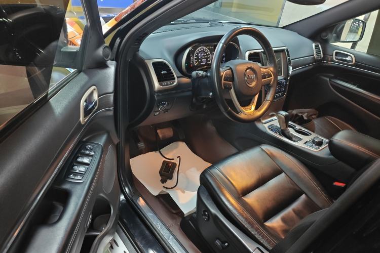 Used Jeep Grand Cherokee 2017 3.6L Elite Navigation Edition Driver Seat