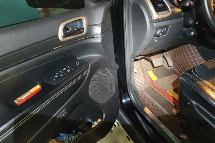 Used Jeep Grand Cherokee 2017 3.6L Elite Navigation Edition Driver Seat