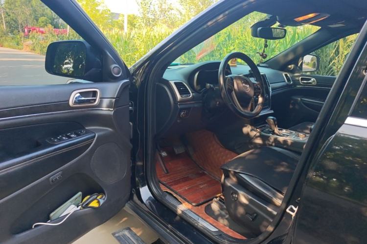 Used Jeep Grand Cherokee 2017 3.6L Elite Navigation Edition Driver Seat