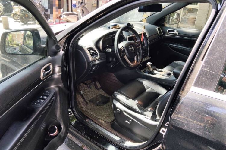Used Jeep Grand Cherokee 2017 3.0L Comfort Navigation Edition Driver Seat