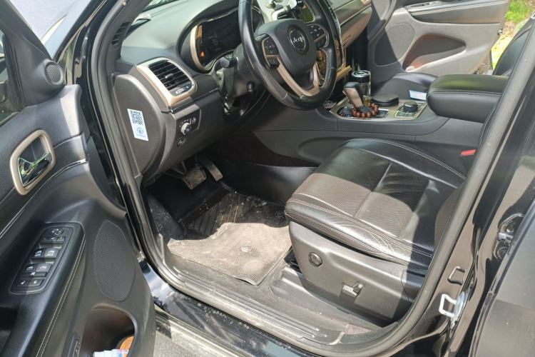 Used Jeep Grand Cherokee 2017 3.0L Elite Navigation Edition Driver Seat