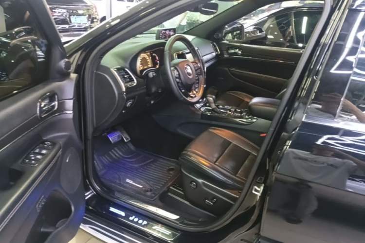 Used Jeep Grand Cherokee 2017 3.0L Elite Navigation Edition Driver Seat