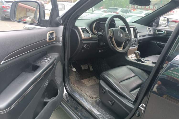 Used Jeep Grand Cherokee 2017 3.0L Comfort Navigation Edition Driver Seat