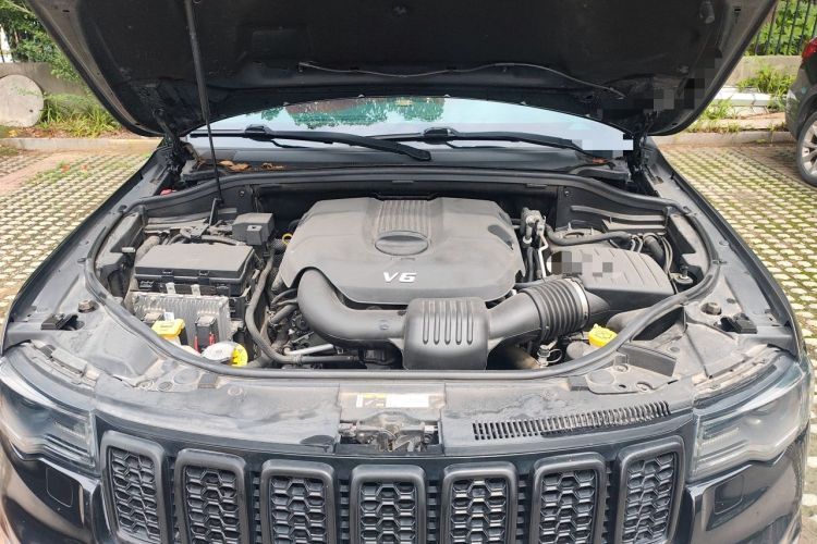 Used Jeep Grand Cherokee 2017 3.0L Comfort Navigation Edition Engine Bay