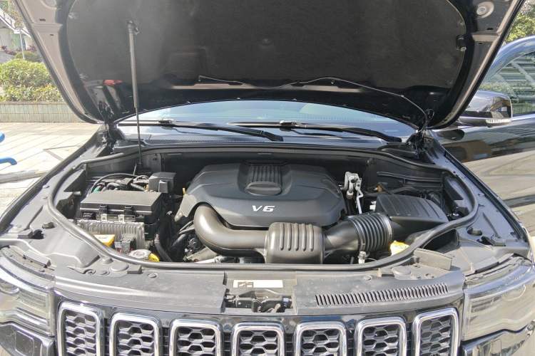 Used Jeep Grand Cherokee 2017 3.0L Elite Navigation Edition Engine Bay