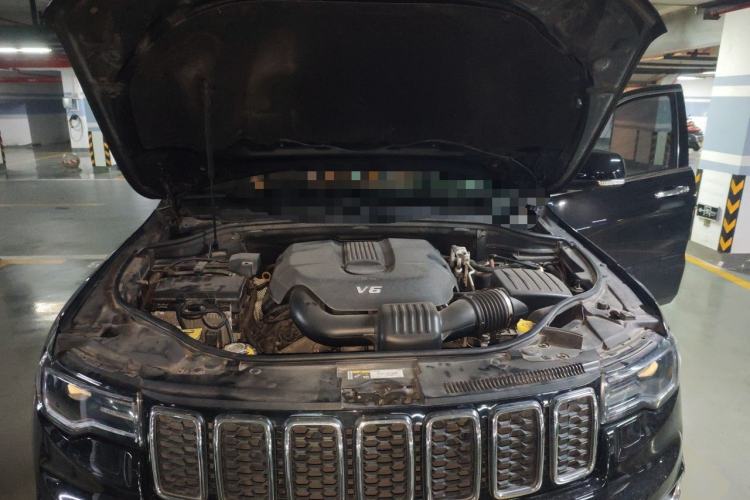 Used Jeep Grand Cherokee 2017 3.0L Elite Navigation Edition Engine Bay
