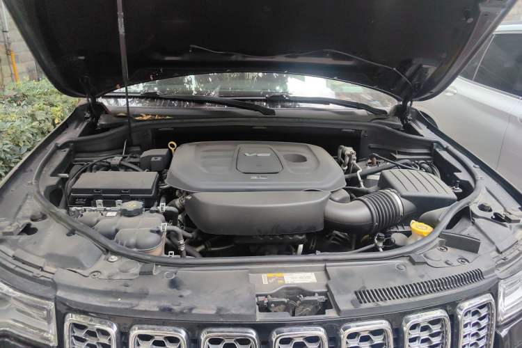 Used Jeep Grand Cherokee 2017 3.6L Luxury Navigation Edition Engine Bay