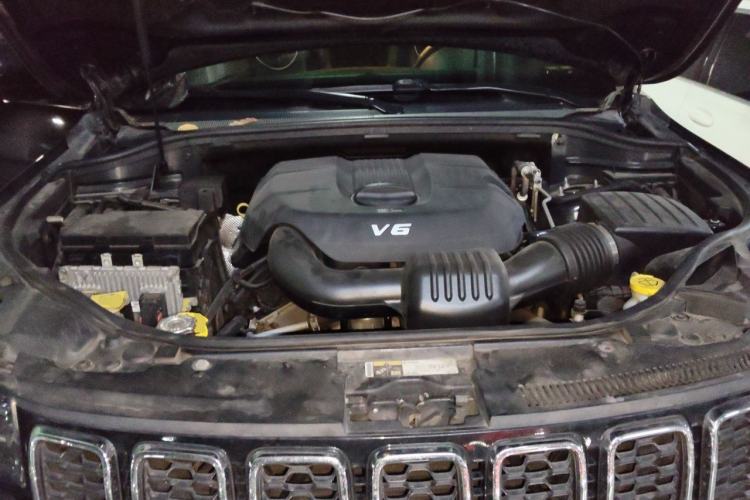 Used Jeep Grand Cherokee 2017 3.0L Comfort Navigation Edition Engine Bay