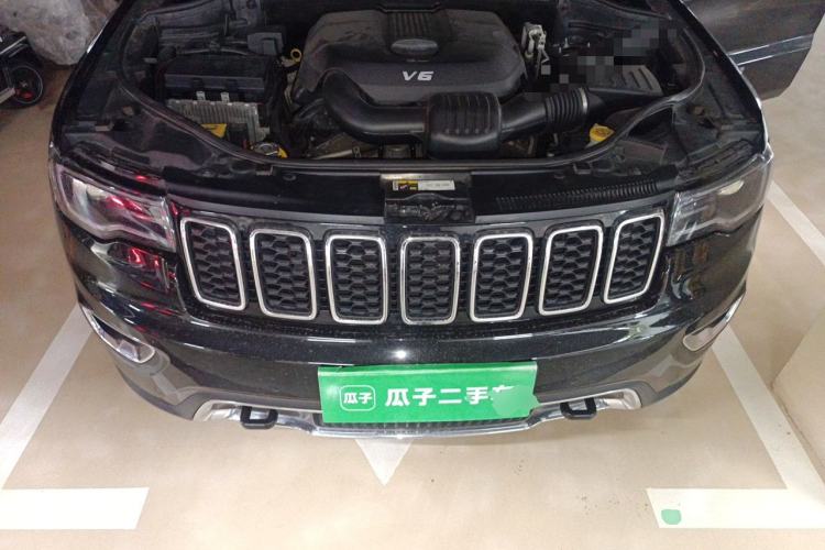 Used Jeep Grand Cherokee 2017 3.0L Comfort Navigation Edition Engine Bay