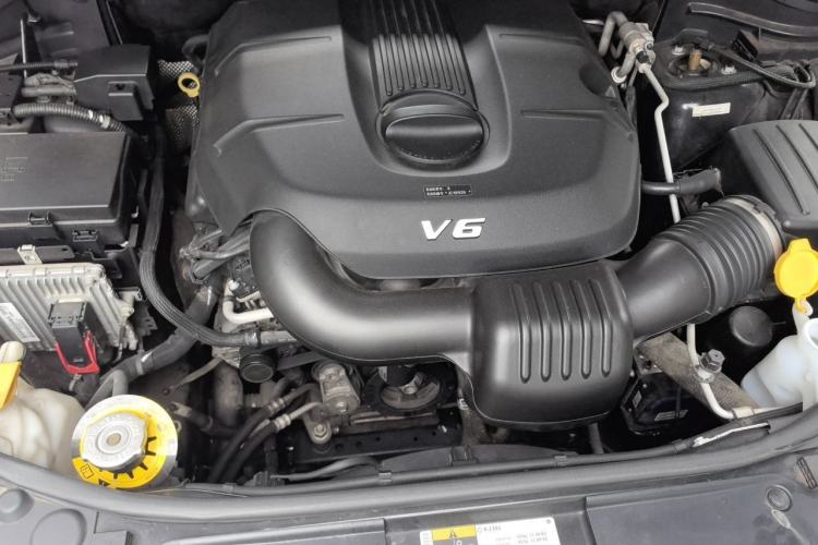 Used Jeep Grand Cherokee 2017 3.0L Elite Navigation Edition Engine Bay