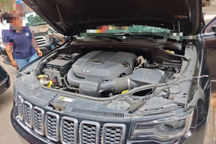 Used Jeep Grand Cherokee 2017 3.0L Comfort Navigation Edition Engine Bay