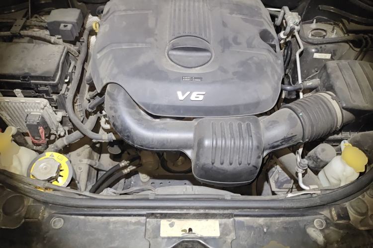 Used Jeep Grand Cherokee 2017 3.0L Comfort Navigation Edition Engine Bay