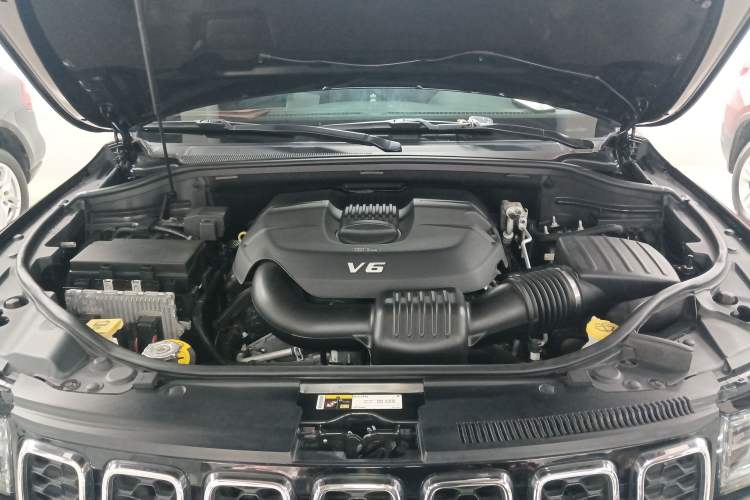 Used Jeep Grand Cherokee 2017 3.0L Comfort Navigation Edition Engine Bay