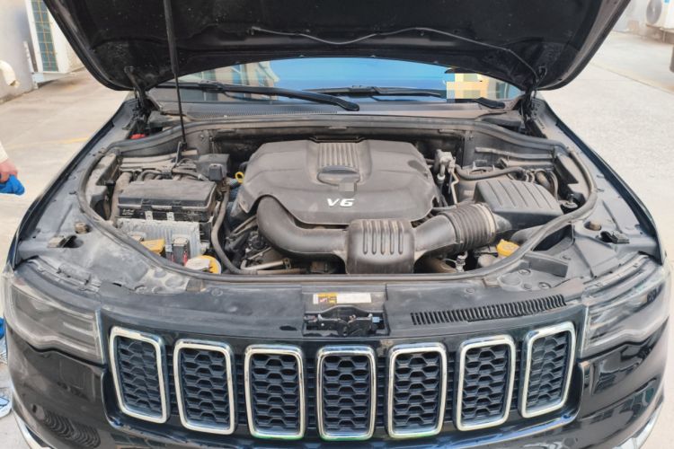 Used Jeep Grand Cherokee 2017 3.0L Comfort Navigation Edition Engine Bay