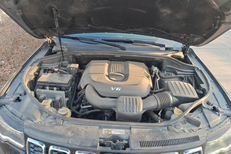 Used Jeep Grand Cherokee 2017 3.0L Comfort Navigation Edition Engine Bay