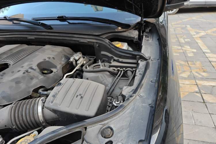 Used Jeep Grand Cherokee 2017 3.0L Comfort Navigation Edition Engine Bay Left