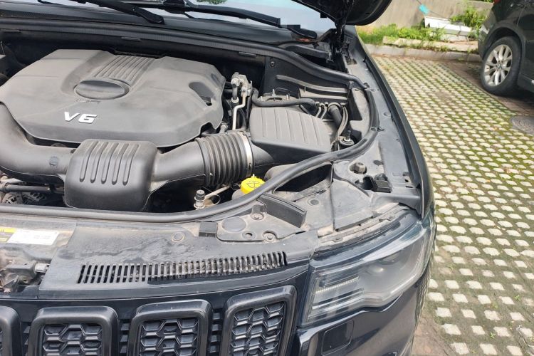 Used Jeep Grand Cherokee 2017 3.0L Comfort Navigation Edition Engine Bay Left